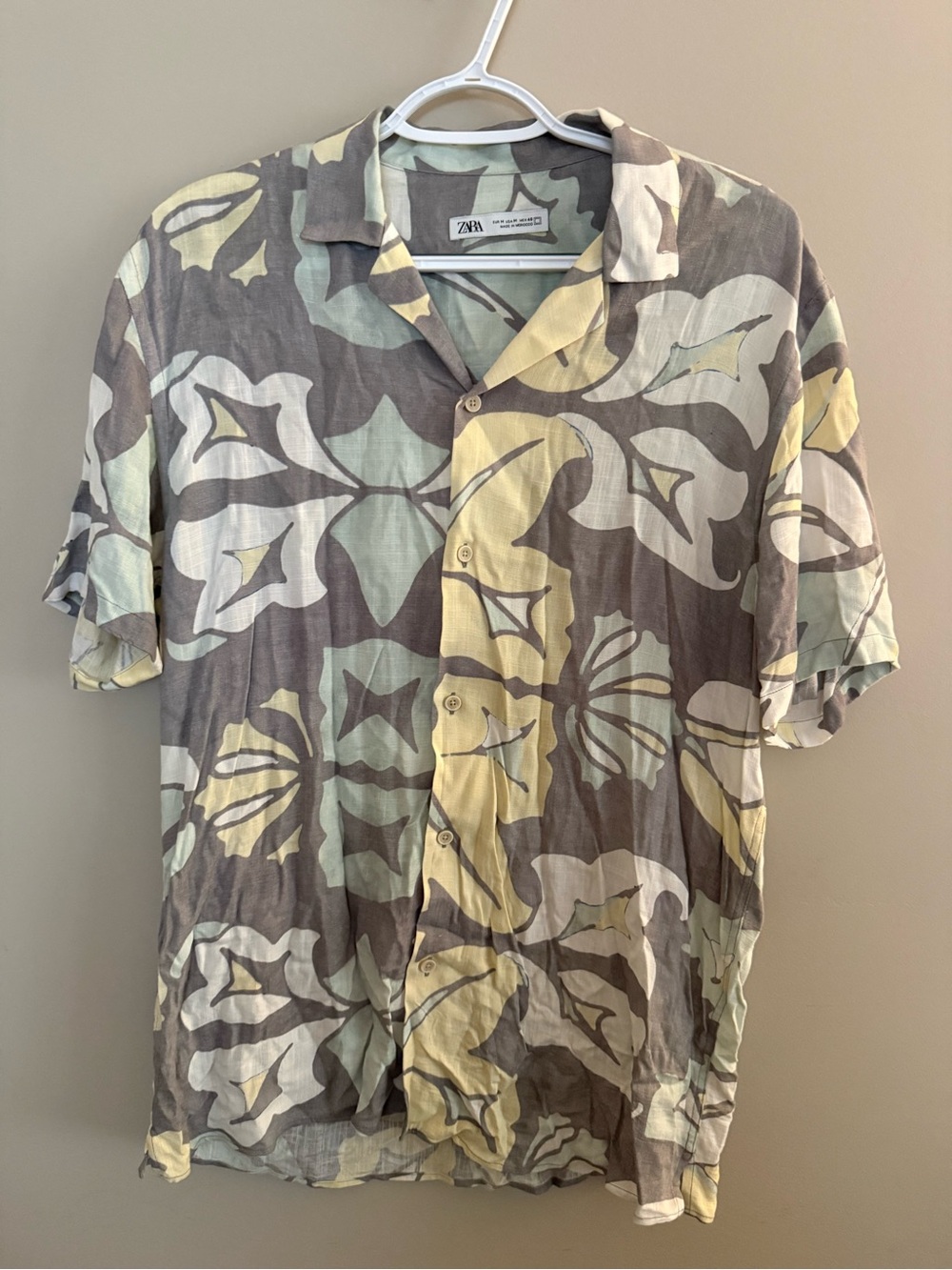 ZARA Man Abstract Tropical Floral Camp Collar Shirt Gray Yellow Short Sleeve